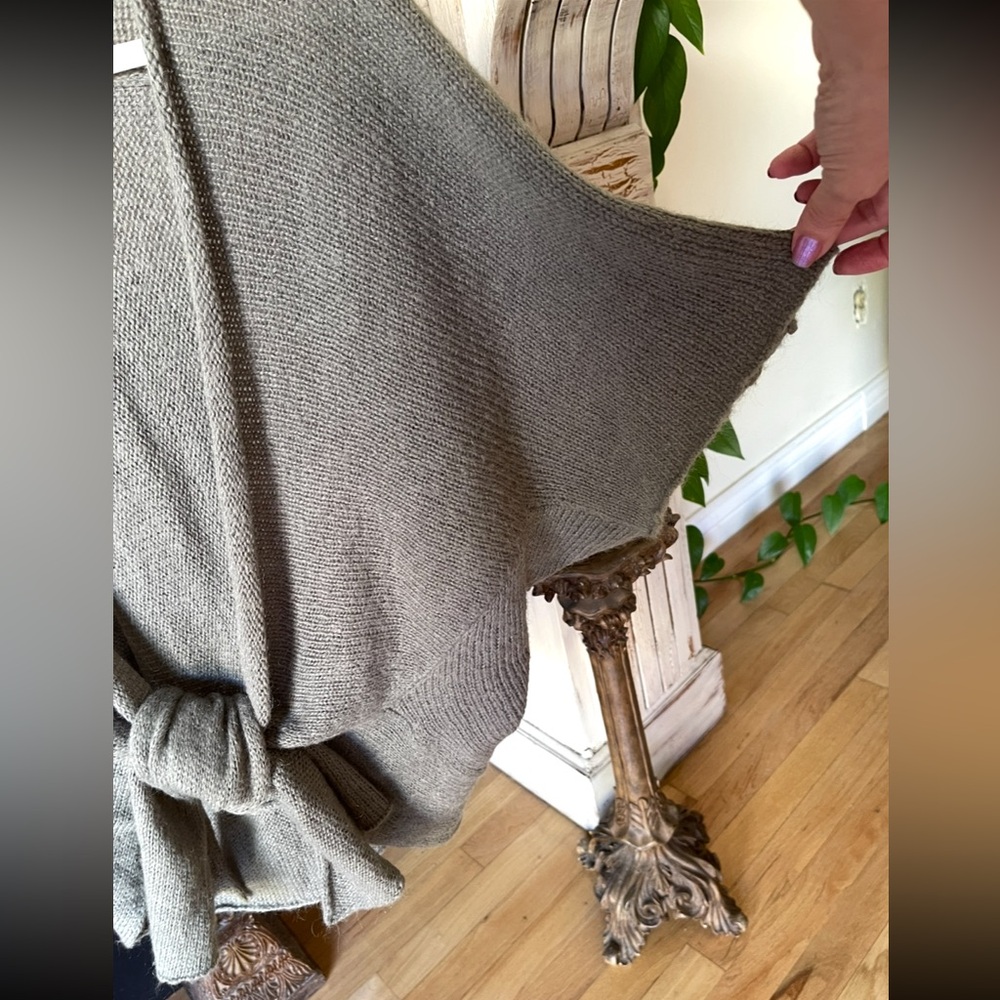 WOODEN SHIPS Transitional Weather Gray Tie Front or Waterfall Sweater Sz S/M - Picture 2 of 8